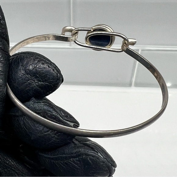 Vintage Silver Bangle Bracelet with enclosed Blue Stone Gemstone - Picture 4 of 6